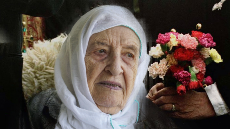 Old Woman Predicted Many Things About 2023 And Reveals Shocking Truth For 2024
