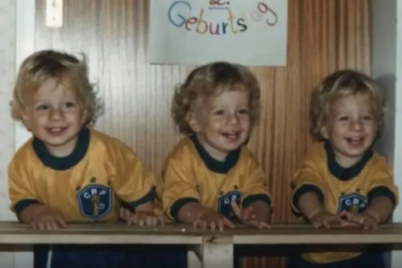 Triplets Took The Same Birthday Picture For 33 Years, Not Knowing How Much Life Would Change In That Time